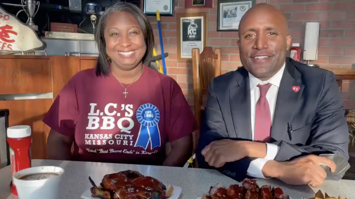 Kansas City Mayor Quinton Lucas and Tausha Hammett, the granddaughter of L.C. Richardson, show off the barbecue being wagered for Sunday’s Chiefs vs. Bills game.