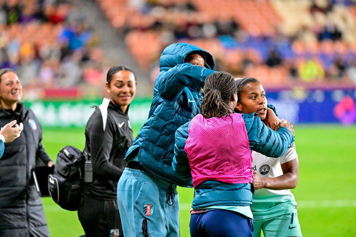 Kansas City Current defender Elizabeth Ball (7) celebrates with teammates after scoring a goal during the second half at America First Field on May 25, 2024, in Sandy, Utah.