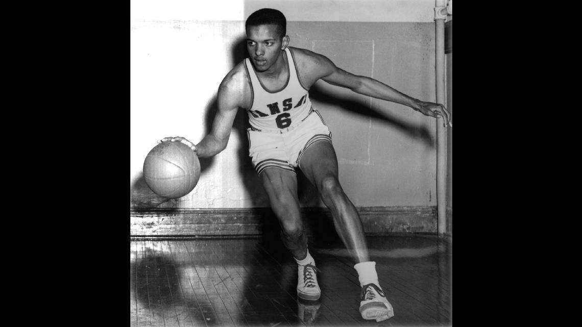 LaVannes Squires, the first Black men’s basketball player at Kansas and a member of KU’s 1952 NCAA championship team, died Feb. 19, 2021 at the age of 90 in Pasadena, California.