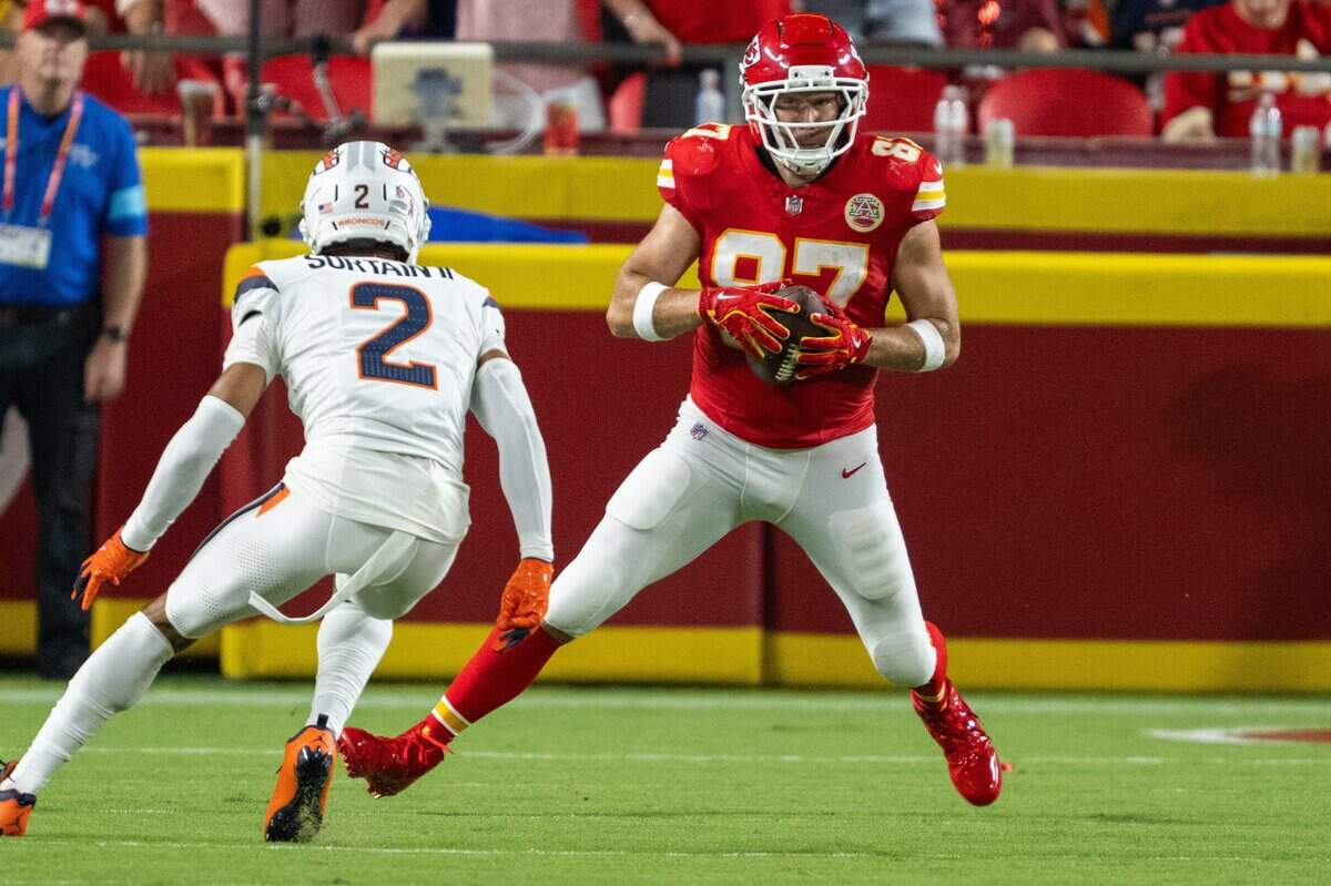 Kansas City Chiefs tight end Travis Kelce (87) catches a pass for short yardage in the first half of the Chiefs regular season game against the Denver Broncos, on Monday, September 14, 2026, at Arrowhead Stadium.