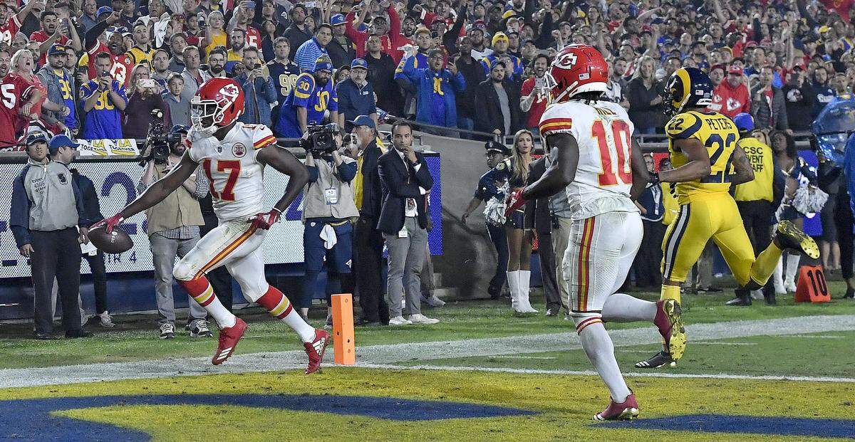 Kansas City Chiefs wide receiver Chris Conley scores in the fourth quarter on a 2-yard pass reception against the Rams in Los Angeles. It was Chiefs quarterback Patrick Mahomes’ 37th touchdown pass of the 2018 regular season.