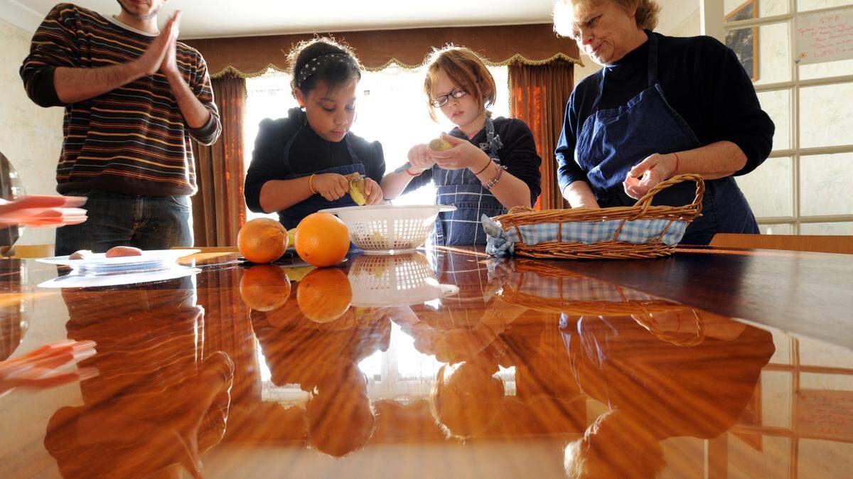The Sunday reset turns family cooking into a weekly ritual. Here’s how meal prep, clean-up routines and shared kitchen jobs can lower weeknight stress.