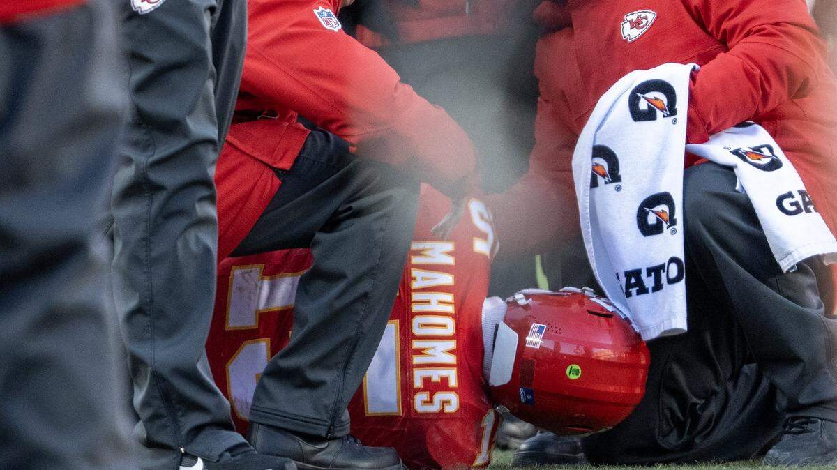 Kansas City Chiefs quarterback Patrick Mahomes (15) was injured in the second half against the Los Angeles Chargers on Sunday, Dec. 14, 2025 at GEHA Field at Arrowhead Stadium in Kansas City. The Chargers defeated the Chiefs, 16-13.