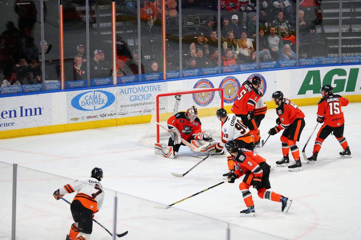 The KC Mavericks hockey team went 3-0 in the last week to maintain its lead atop the ECHL standings.