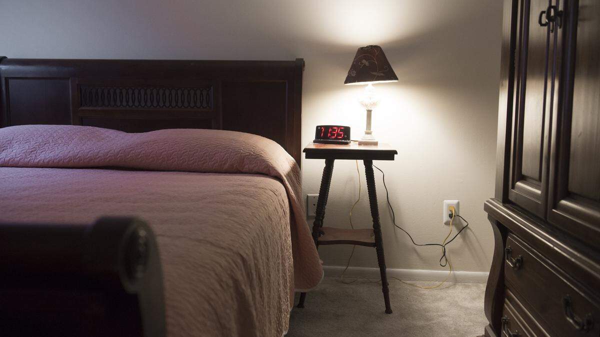 Your sunday schedule can fuel or ease weekly dread. Therapists explain why Sunday scaries hit so hard and the small shifts that actually help.