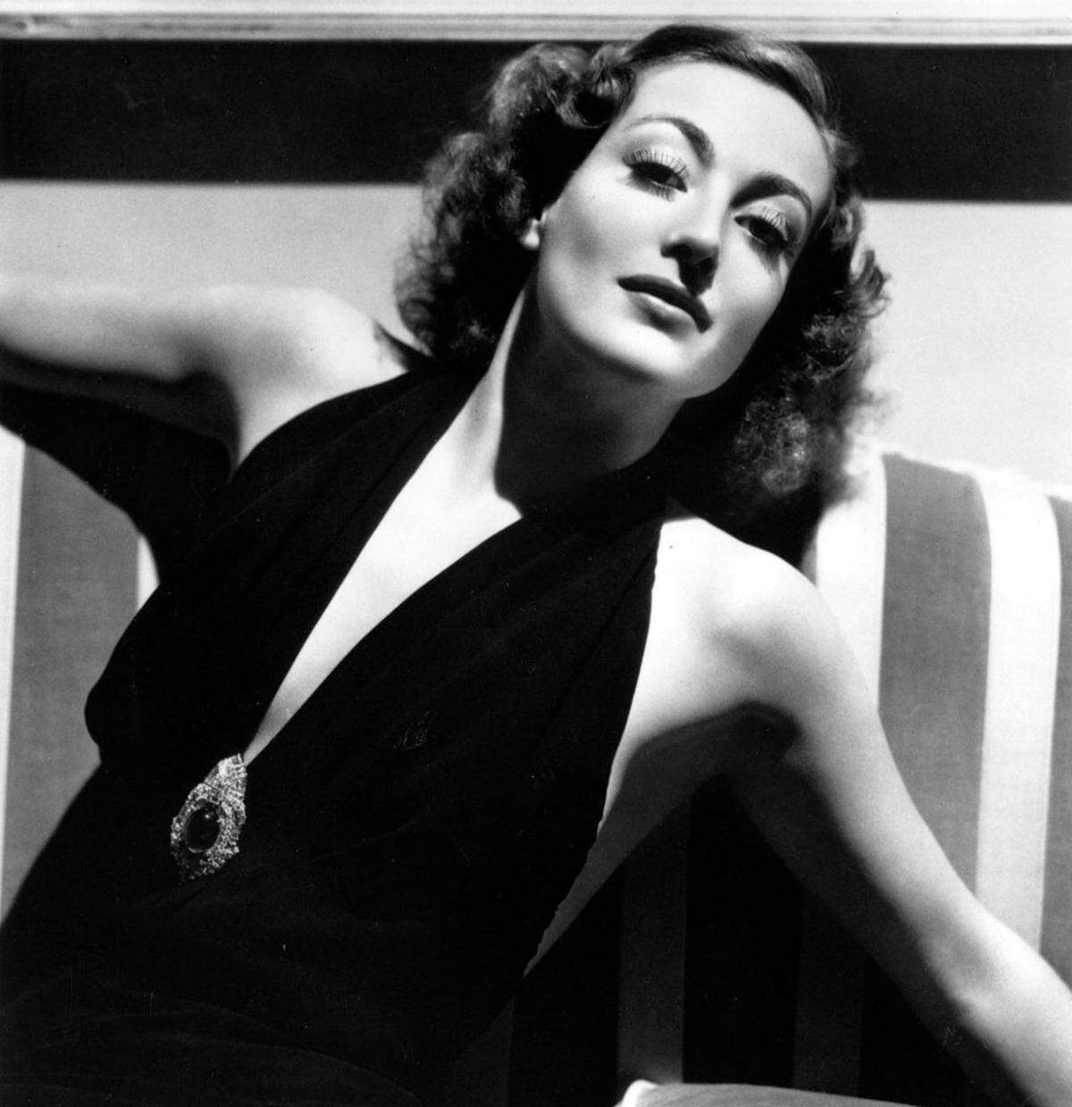 Joan Crawford was known for her powerful performances in Hollywood’s Golden Age. Born in San Antonio, Texas, Crawford spent part of her childhood in Kansas City after her family moved there in 1917. 