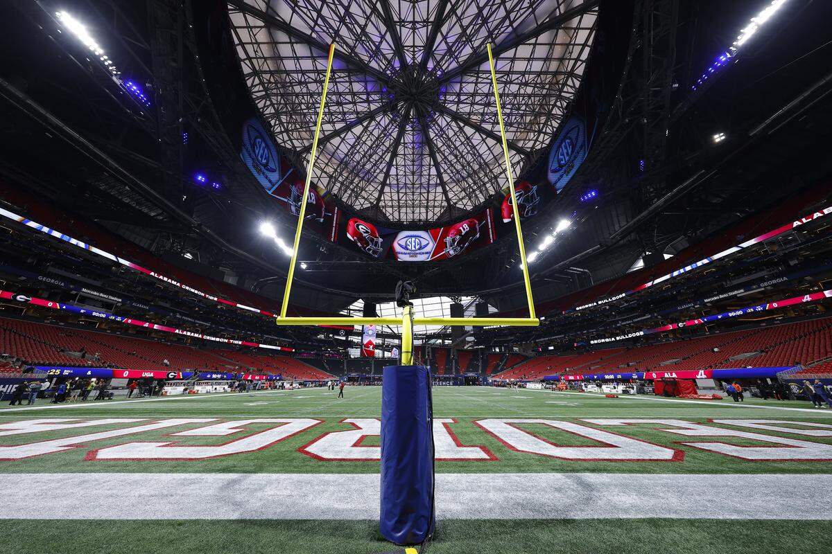 ATLANTA, GEORGIA - DECEMBER 06: A general view inside Mercedes-Benz Stadium prior to the 2025 SEC Championship between the Georgia Bulldogs and Alabama Crimson Tide on December 06, 2025 in Atlanta, Georgia. (Photo by Todd Kirkland/Getty Images)
