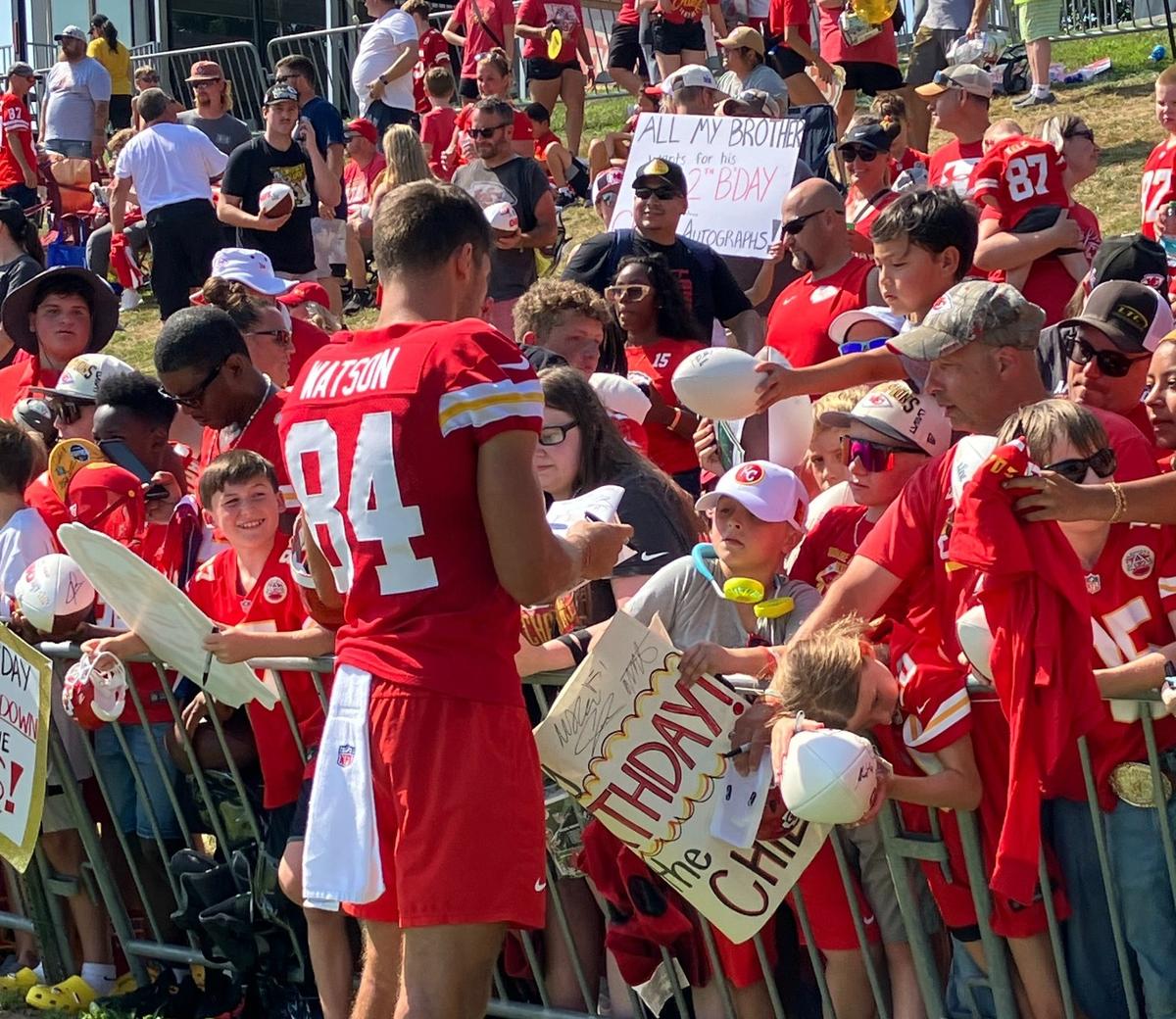 Chiefs tight end Justin Watson signs autographs for fans at training camp.