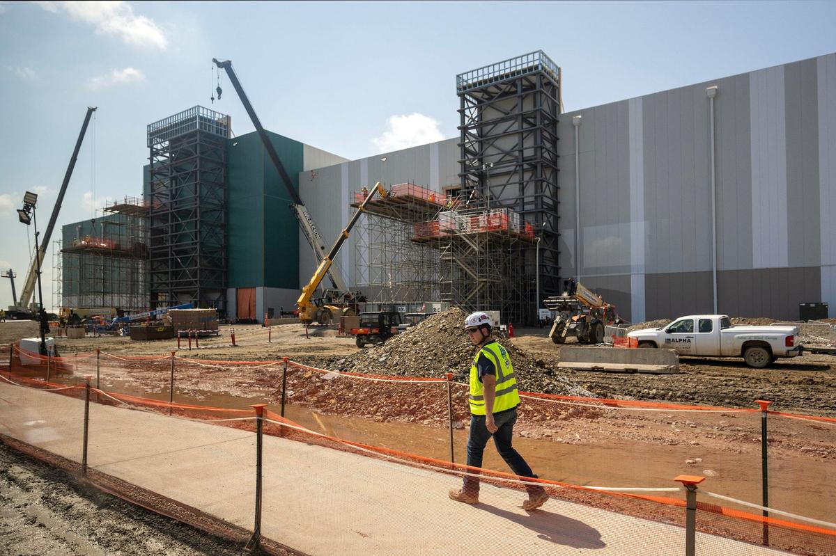 The new Panasonic EV battery manufacturing plant near De Soto is expected to employ around 4,000 people.