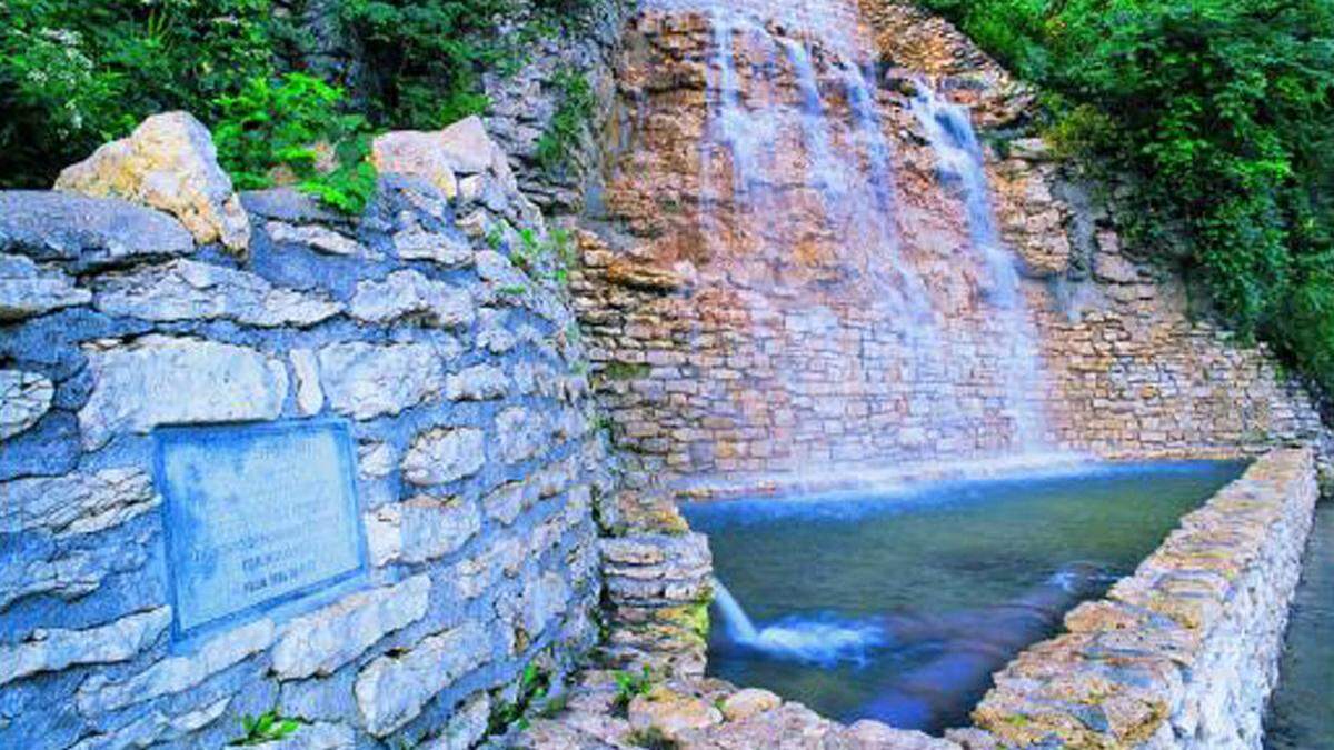 The Carl J. DeCapo Fountain at the former site of the Cliff Drive spring. It is named for longtime restaurateur and community volunteer, Carl DeCapo. 