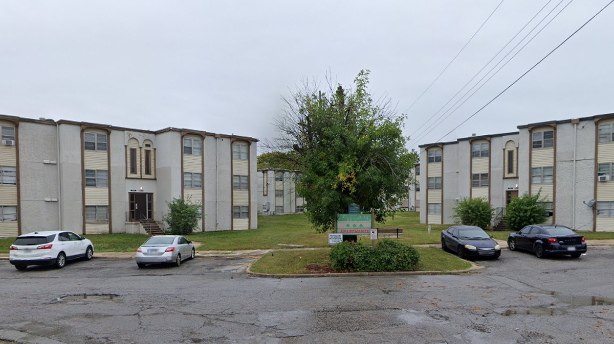 A Google street view image of the Cloverleaf Apartments in south Kansas City.