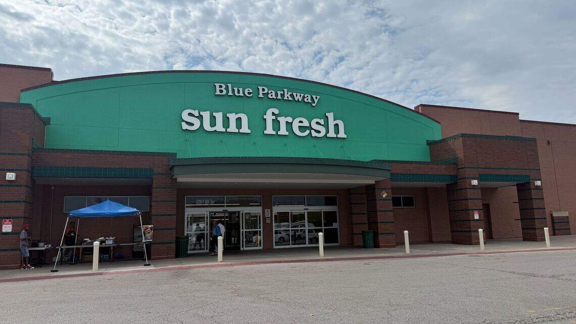 After months of little food on its shelves, this KC grocery store has closed