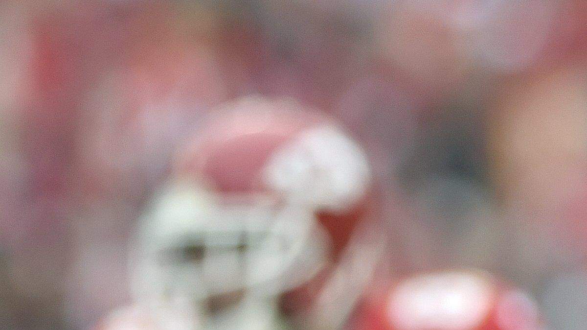 Kansas City Chiefs wide receiver Jason Avant picks up a first down during against the Oakland Raiders on Dec. at Arrowhead Stadium 
