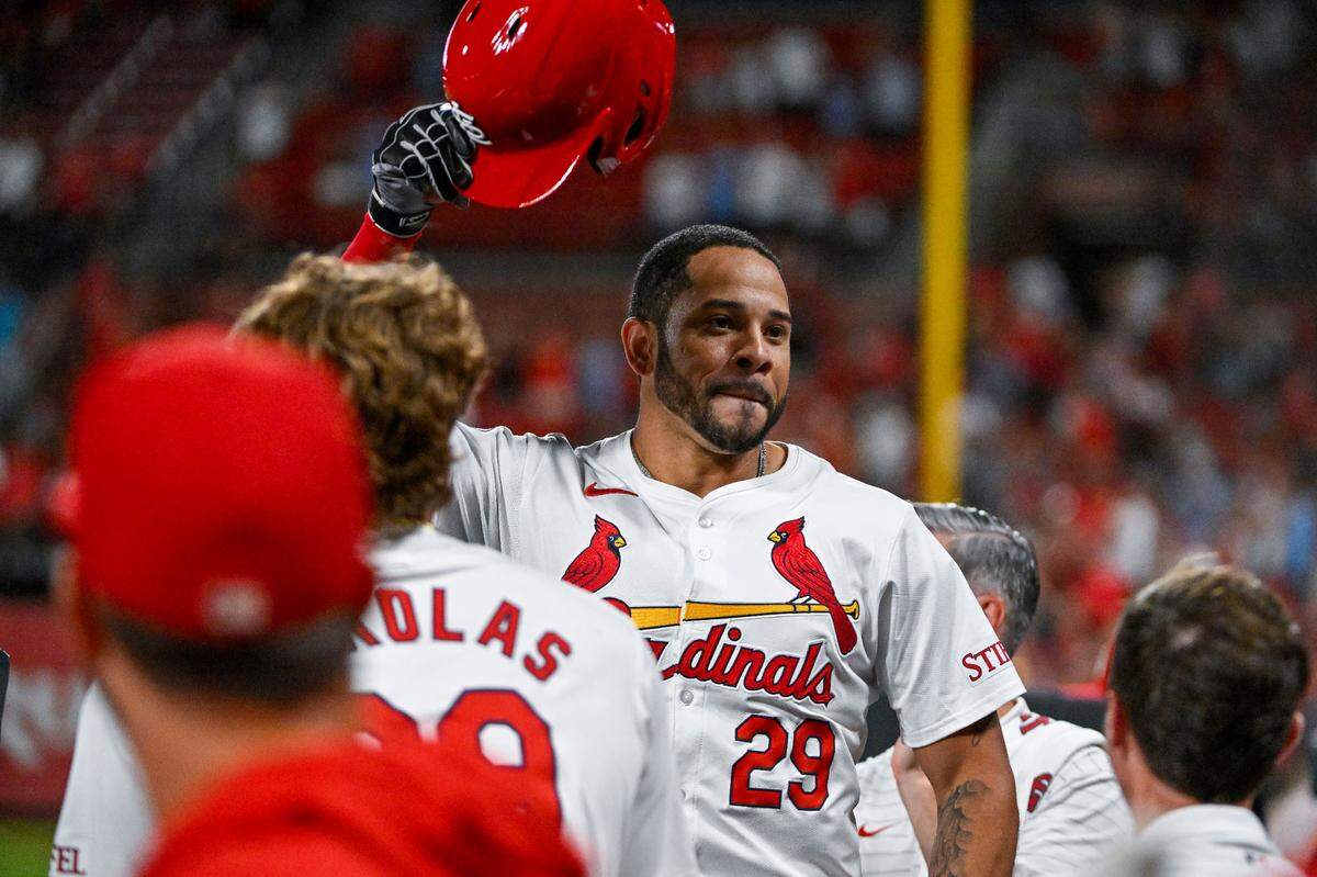 St. Louis Cardinals pinch hitter Tommy Pham (29) salutes the fans as he receives a curtain call after hitting a grand slam against the Texas Rangers during the fifth inning at Busch Stadium on July 30, 2024.