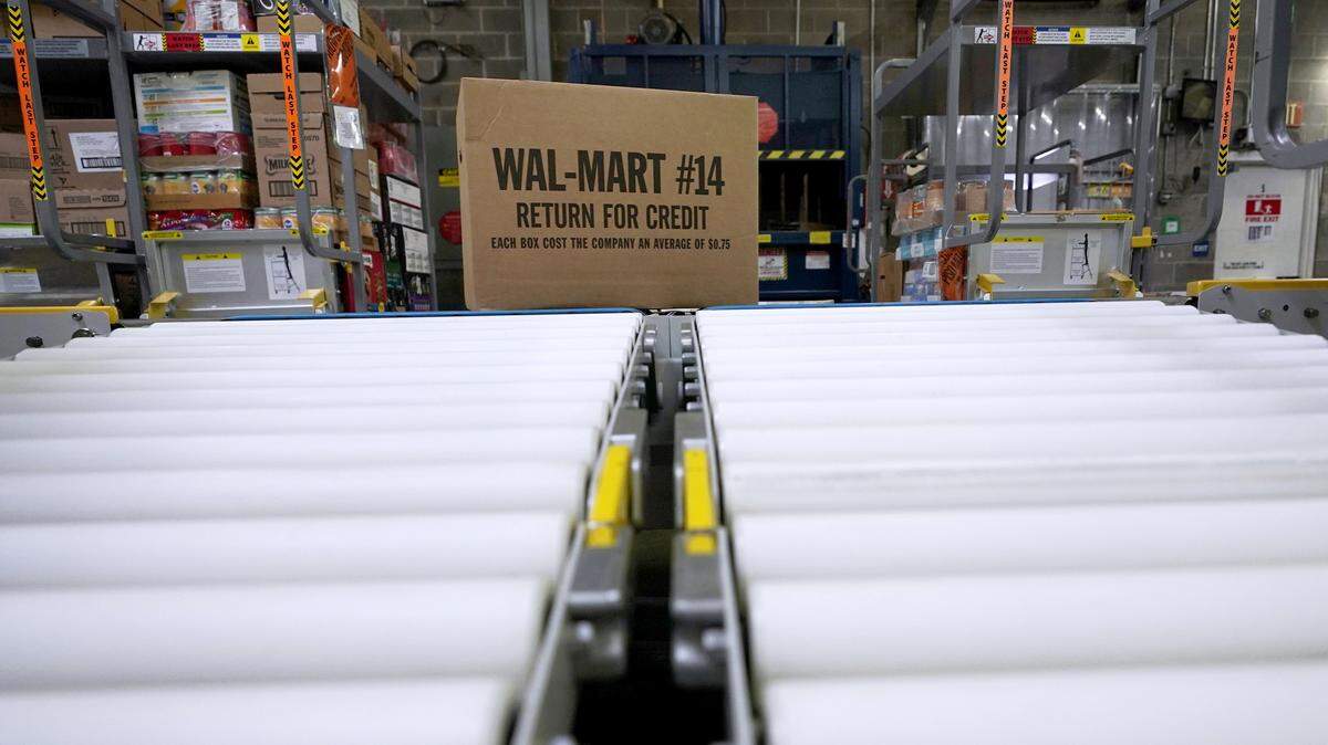 Walmart is offering to have one of its employees deliver fresh groceries and put them in your refrigerator when you’re not home. The nation’s largest grocer says it will be offering the service this fall in Kansas City and two other U.S. cities.