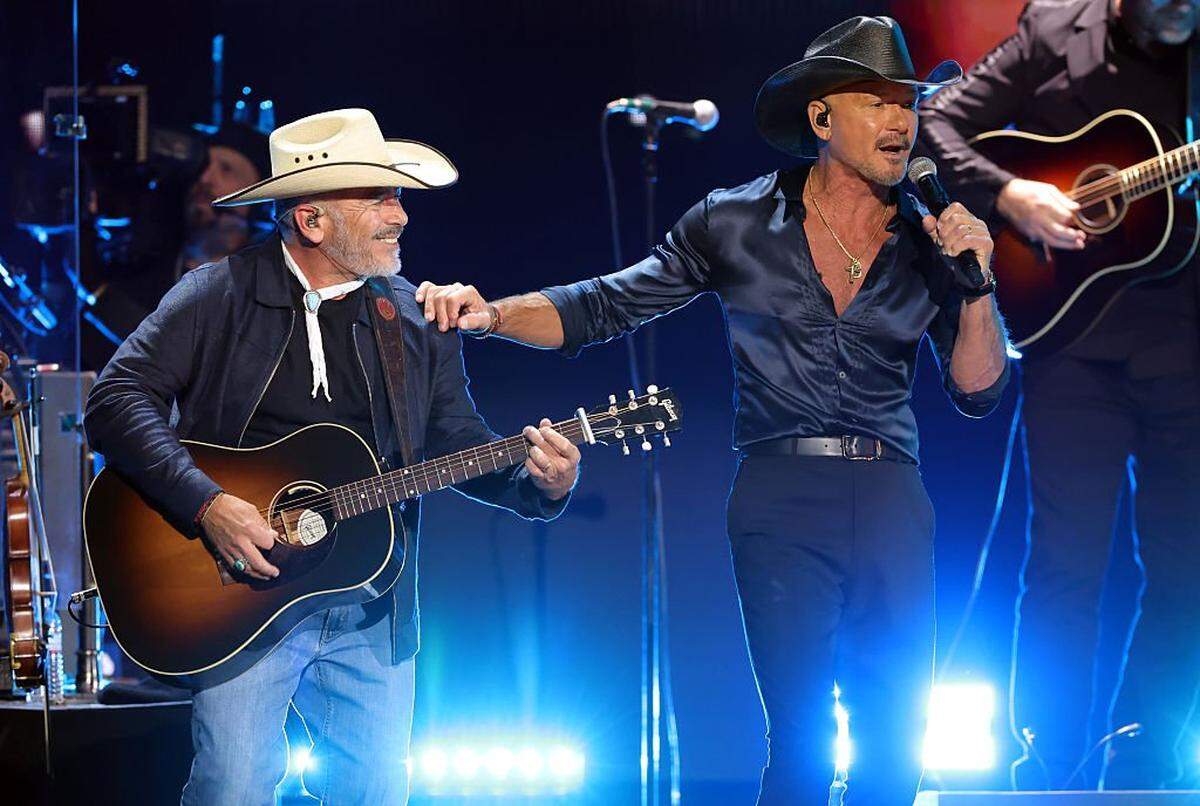 LAS VEGAS, NEVADA - SEPTEMBER 20: (FOR EDITORIAL USE ONLY) Tim McGraw (R) performs onstage during the 2025 iHeartRadio Music Festival at T-Mobile Arena on September 20, 2025 in Las Vegas, Nevada. (Photo by Kevin Winter/Getty Images for iHeartRadio)
