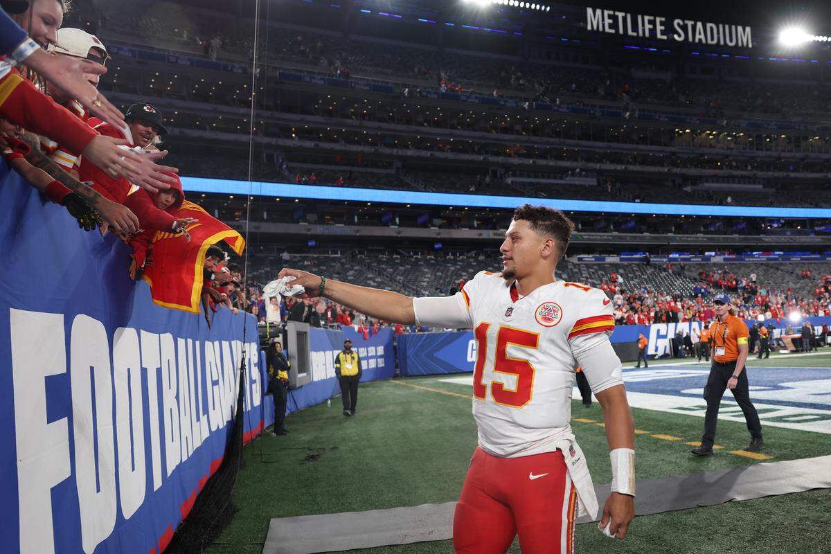 Patrick Mahomes #15 of the Kansas City Chiefs greets fans following a game between the Kansas City Chiefs and the New York Giants at MetLife Stadium on September 21, 2025 in East Rutherford, New Jersey.