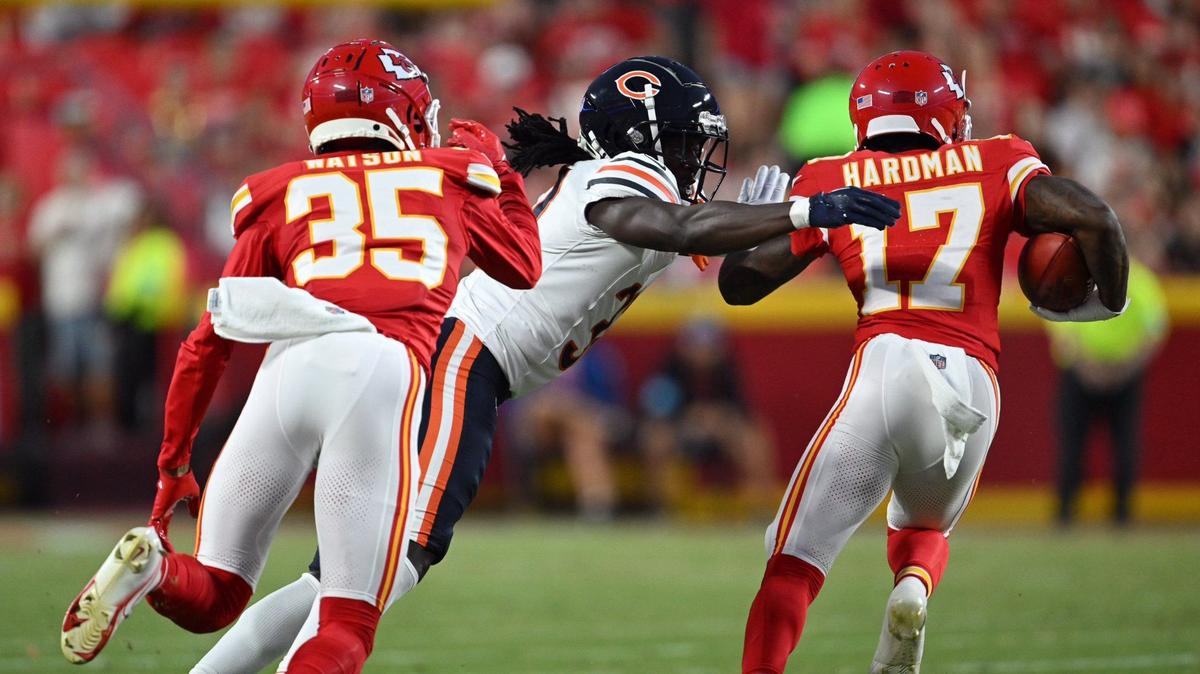 Kansas City Chiefs wide receiver Mecole Hardman (17) makes yardage on a kick return Thursday in the second quarter against the Chicago Bears. (082224, Arrowhead Stadium)