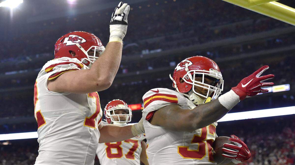 Chiefs running back Spencer Ware (32) celebrated scoring in the fourth quarter with tackle Eric Fisher (72) and tight end Travis Kelce (87) in their AFC wild-card game against the Texans on Saturday  in Houston. 