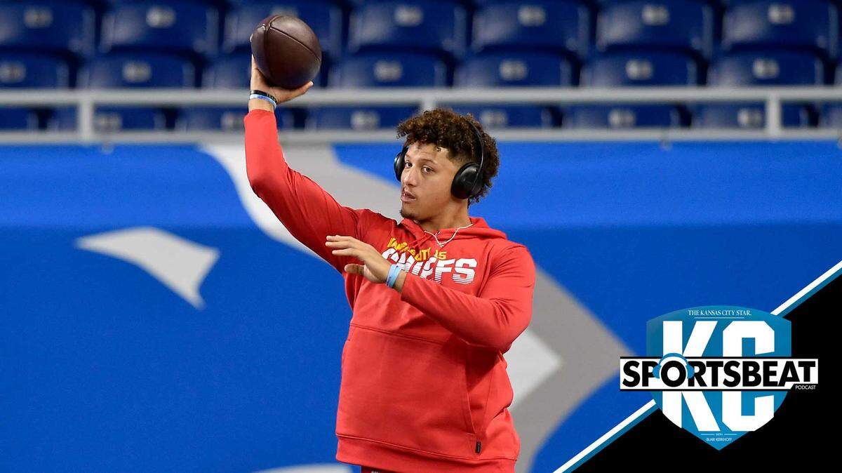 Patrick Mahomes will go head-to-head for the first time against Deshaun Watson on Sunday in the Chiefs vs. Texans game.