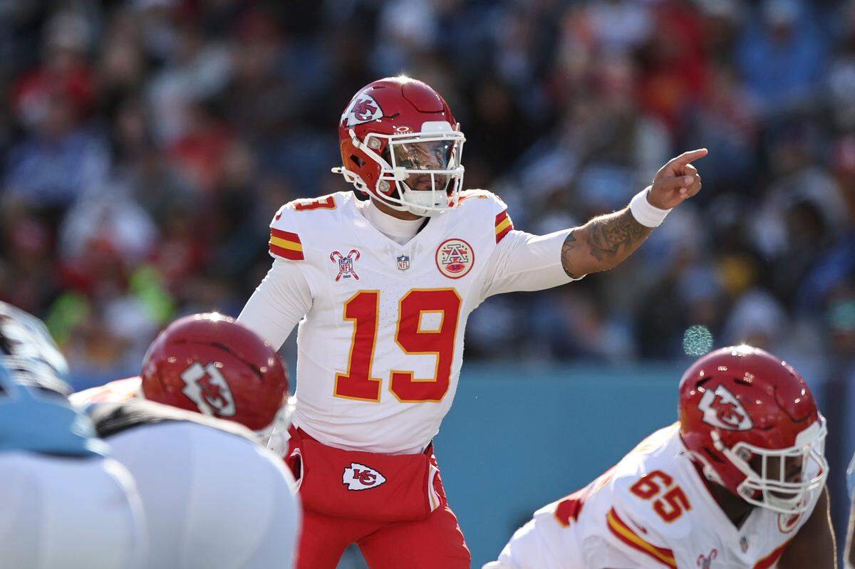 Kansas City Chiefs quarterback Chris Oladokun readies for the snap during an NFL Week 16 road game against the Titans at Nissan Stadium in Nashville, Tennessee on Sunday, Dec. 21, 2025.