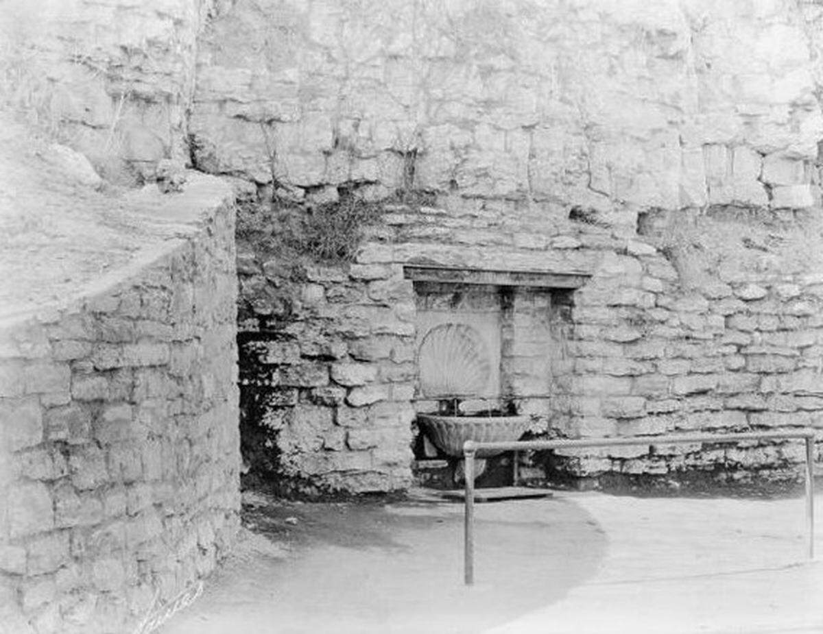 Drinking fountain along Cliff Drive, 1920s.  The scallop shell basin was installed in 1906 and used until the 1960s. In 1989, it was converted into a waterfall fountain. 