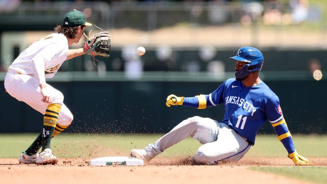 Royals haunted by men left on base, poor RISP in series-ending road loss to A’s