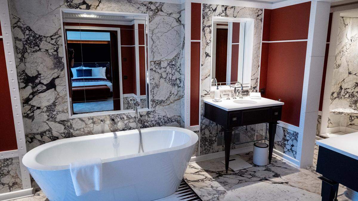 A clean and tidy bathroom.