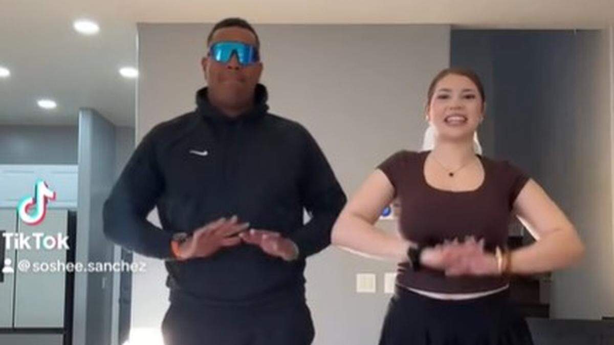 Salvador Perez recorded a TikTok video with his daughter.