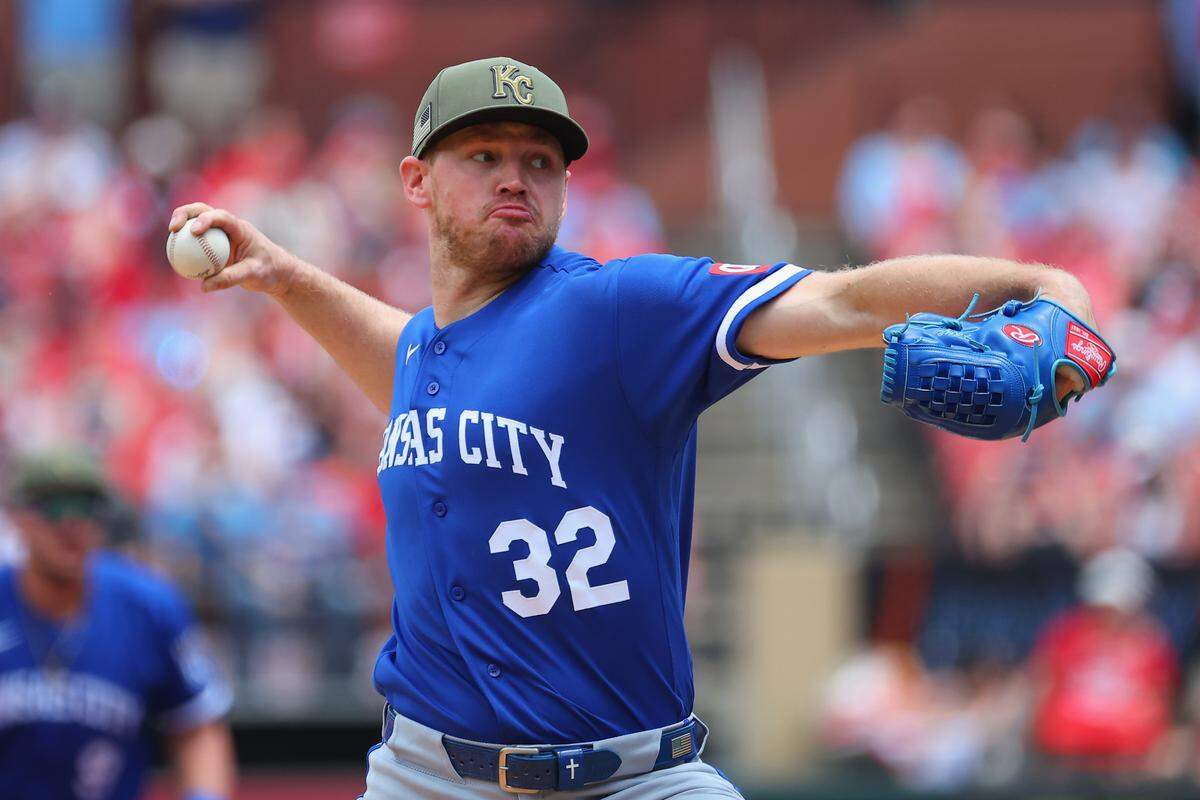 Kansas City Royals starting pitcher Stephen Kolek delivers a pitch against the St. Louis Cardinals during an I-70 Series finale at Busch Stadium in St. Louis on Sunday, May 17, 2026.