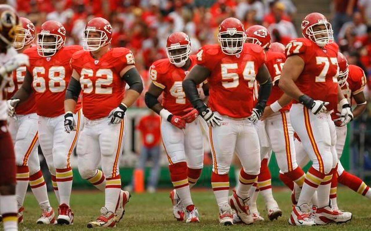 Brian Waters (No. 54) was an anchor for the offensive line on some hard-nosed Chiefs teams.