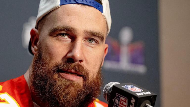 Travis Kelce reportedly moved some Chiefs to tears when addressing teammates Saturday