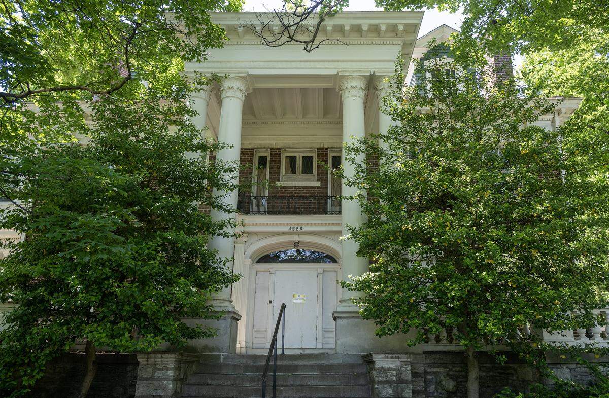 The owners want to demolish the historic home at 4526 Warwick St., which is for sale in Kansas City. The home sits next door to the Jannes Library, also a historic home that the Kansas City Art Institute turned into a library.