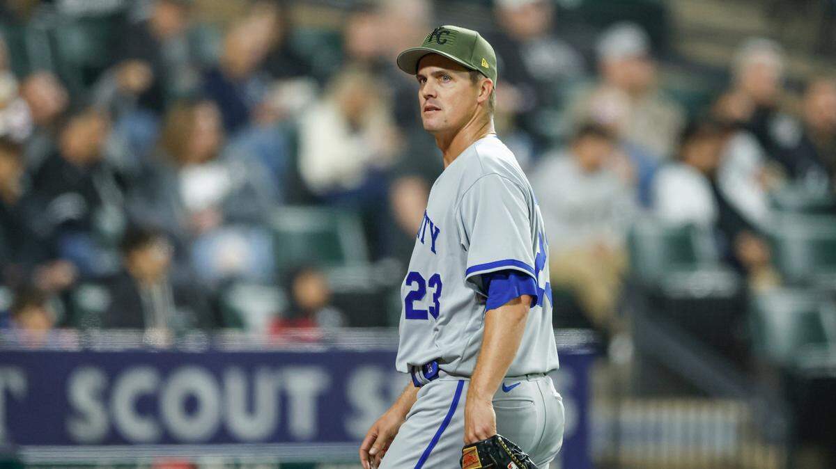 Kansas City Royals starting pitcher Zack Greinke (23) leaves a baseball game against the Chicago White Sox during the sixth inning at Guaranteed Rate Field on May 19, 2023.