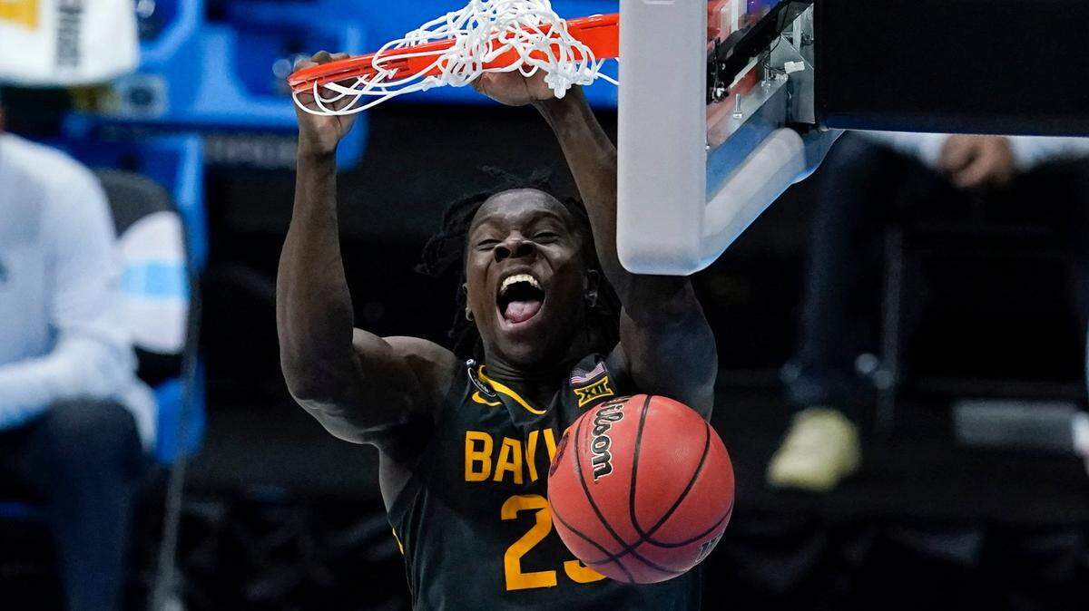 Baylor forward Jonathan Tchamwa Tchatchoua dunks on Gonzaga during the second half of the championship game in the men’s Final Four Monday night at Lucas Oil Stadium in Indianapolis.