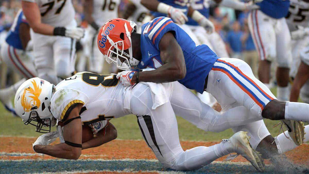 Missouri wide receiver Emanuel Hall caught a pass in the end zone in front of Florida defensive back Trey Dean III for a 4-yard touchdown in the second half on Saturday in Gainesville, Fla.