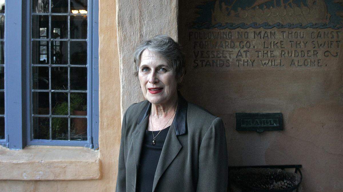 A 2007 portrait of Alice Kitchen outside her house on Valentine Street