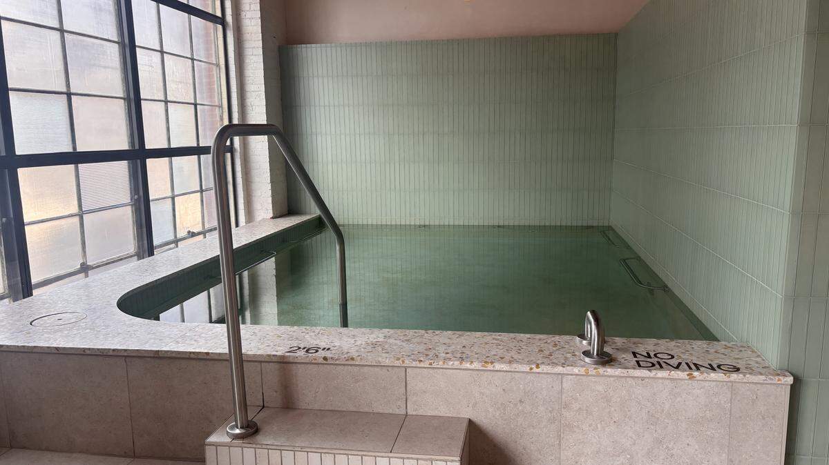 A photo of Kla’s mineral float bath, made to help reduce joint pressure, muscle pain and irritated skin. 
