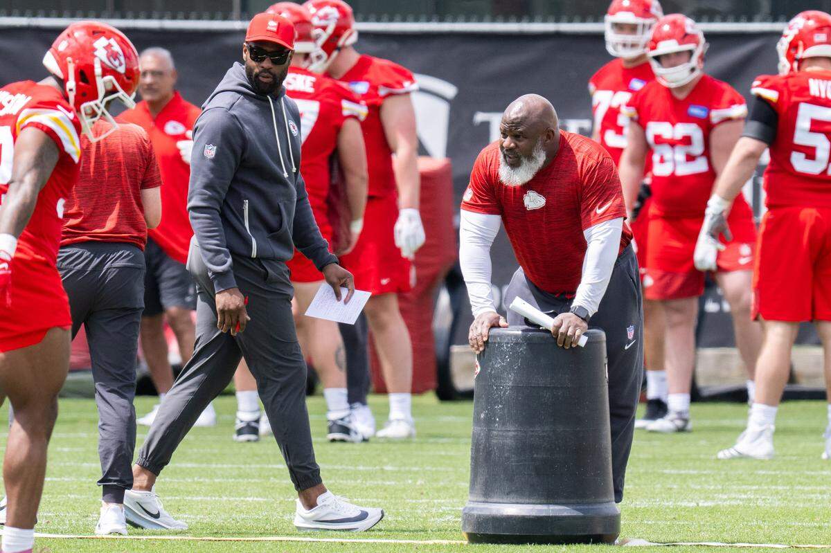 Kansas City Chiefs new offensive coordinator Eric Bieniemy and running backs coach DeMarco Murray coach players thru run drills during Chiefs mini camp on Friday, May 1, 2026.