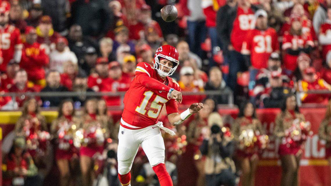 chiefs-facing-salary-cap-crunch-in-26-after-trey-smith-deal-kansas