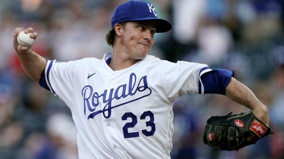 Kansas City Royals starting pitcher Zack Greinke throws during the first inning of a baseball game against the Chicago White Sox Wednesday, May 18, 2022, in Kansas City, Mo. (AP Photo/Charlie Riedel)