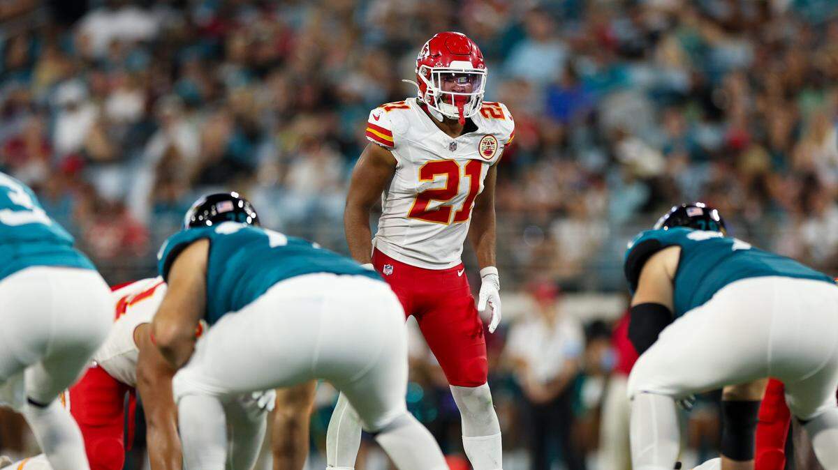 Kansas City Chiefs safety Jaden Hicks (21) lines up against the Jacksonville Jaguars in the second quarter during preseason at EverBank Stadium on Aug. 10, 2024.