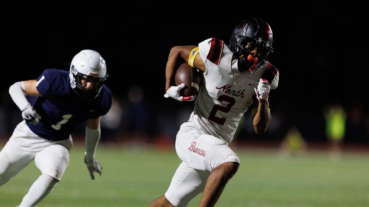 Senior Isaiah Mozee had 106 receiving yards and touchdown as Lee’s Summit North beat host Mill Valley 26-13 Friday night.