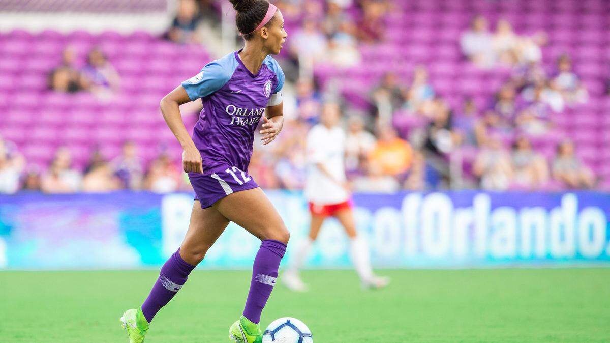 Since coming to KC from Orlando via trade in January, Kristen Edmonds has played as a winger during the preseason. And now KC coach Huw Williams is planning on playing her at left back. She’s that versatile.
