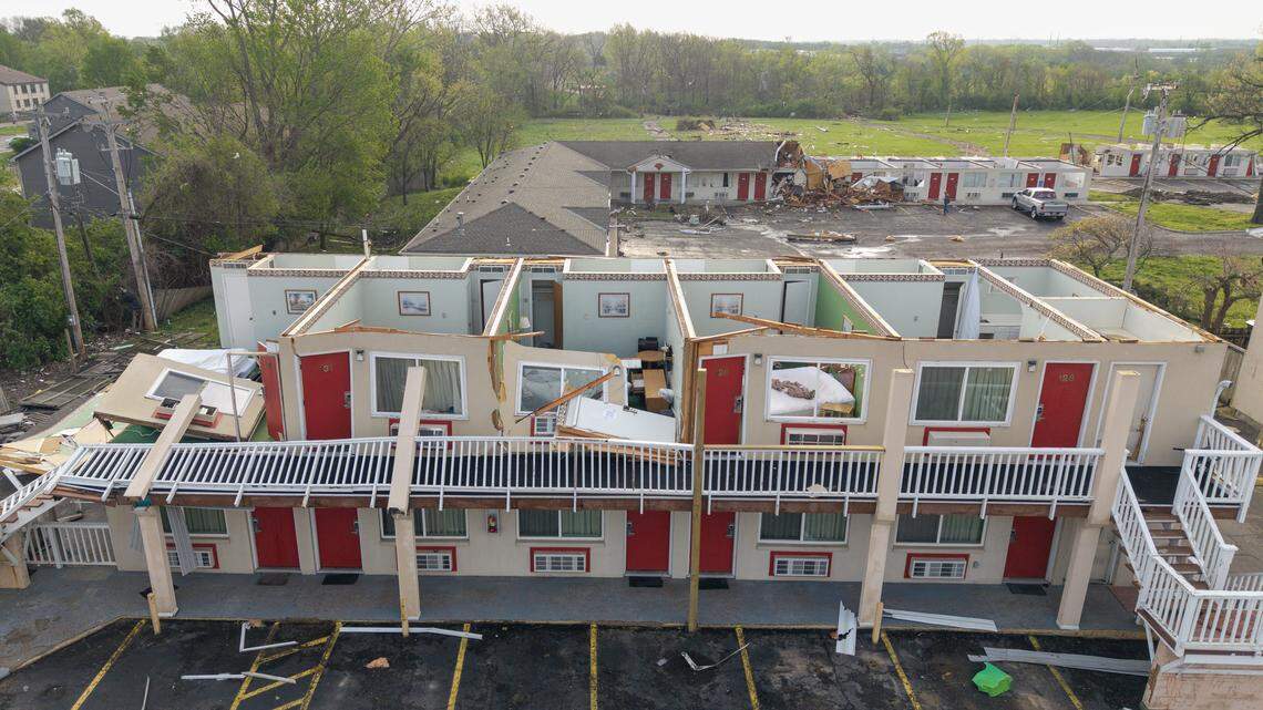 After tornado hits Kansas town, daylight shows wreckage. ‘You could hear the roar’