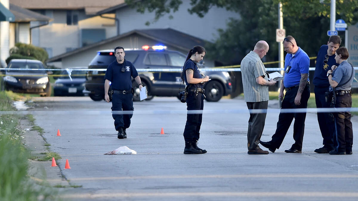 Man killed in shooting in south KC; suspect at large | Kansas City Star