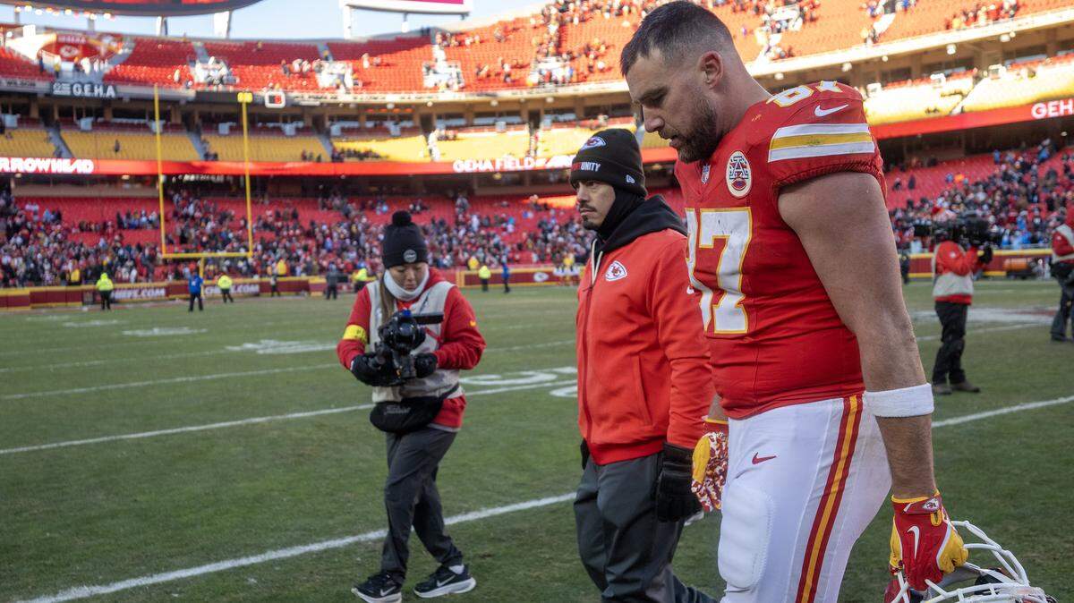 Kansas City Chiefs tight end Travis Kelce (87) leaves the field after the Los Angeles Chargers defeated the Chiefs 16-13 on Sunday, Dec. 14, 2025 at GEHA Field at Arrowhead Stadium in Kansas City.