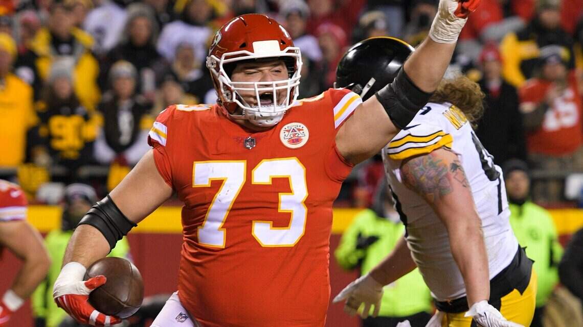 Kansas City Chiefs re-sign center/guard Nick Allegretti to one-year deal, source says
