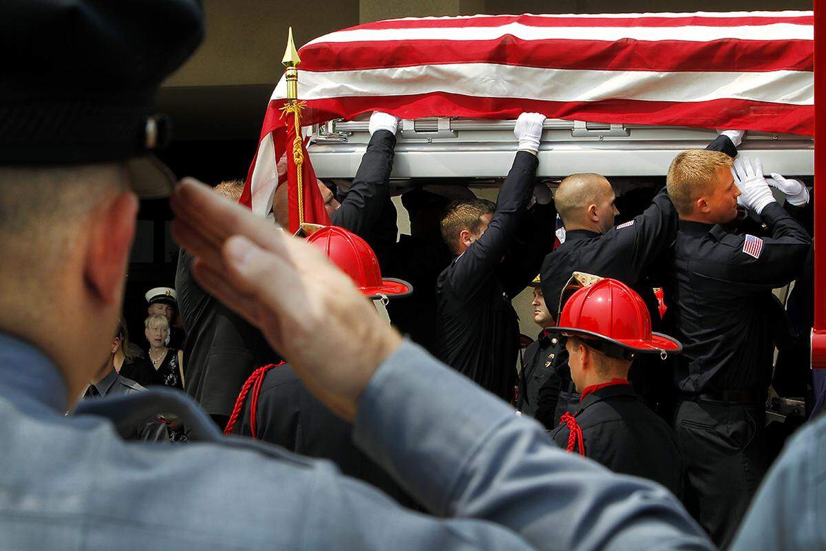 After services Wednesday morning at Pleasant Valley Baptist Church, the casket carrying Riverside Police Officer Jefferson Taylor is loaded onto a fire truck that led the procession to the Graceland Cemetery in Cameron, Mo. where he was laid to rest. Taylor died from injuries sustained in a lighting strike while assisting tornado victims in Joplin. RICH SUGG/The Kansas City Star_06082011.