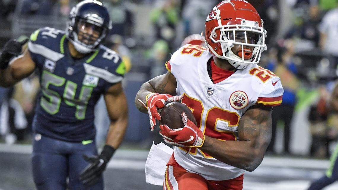 Week 16 at Seattle: Mahomes sets another touchdown record and hits West for a score